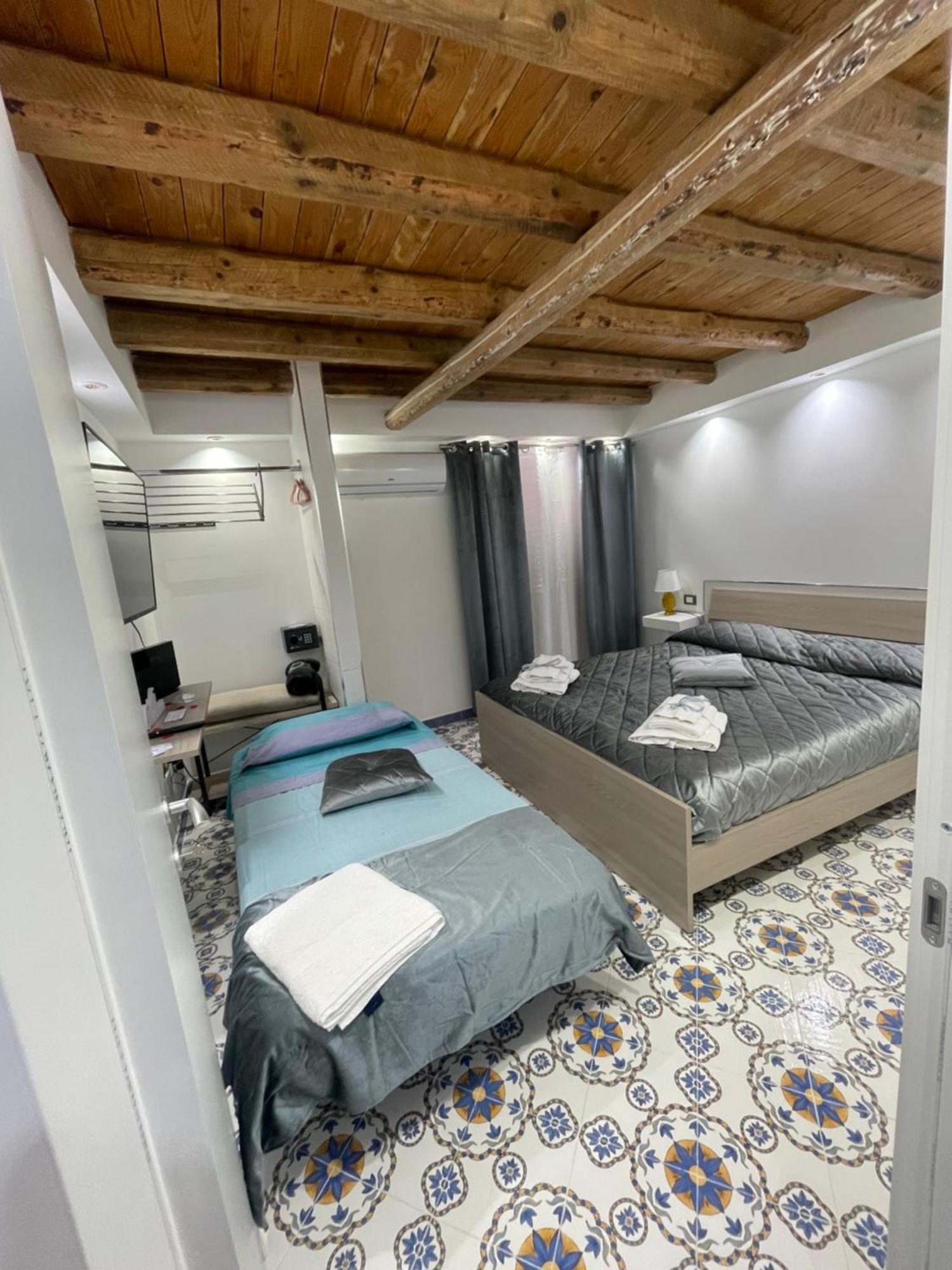 Mini Appartamenti Ballaro Rooms Palermo Exterior photo
